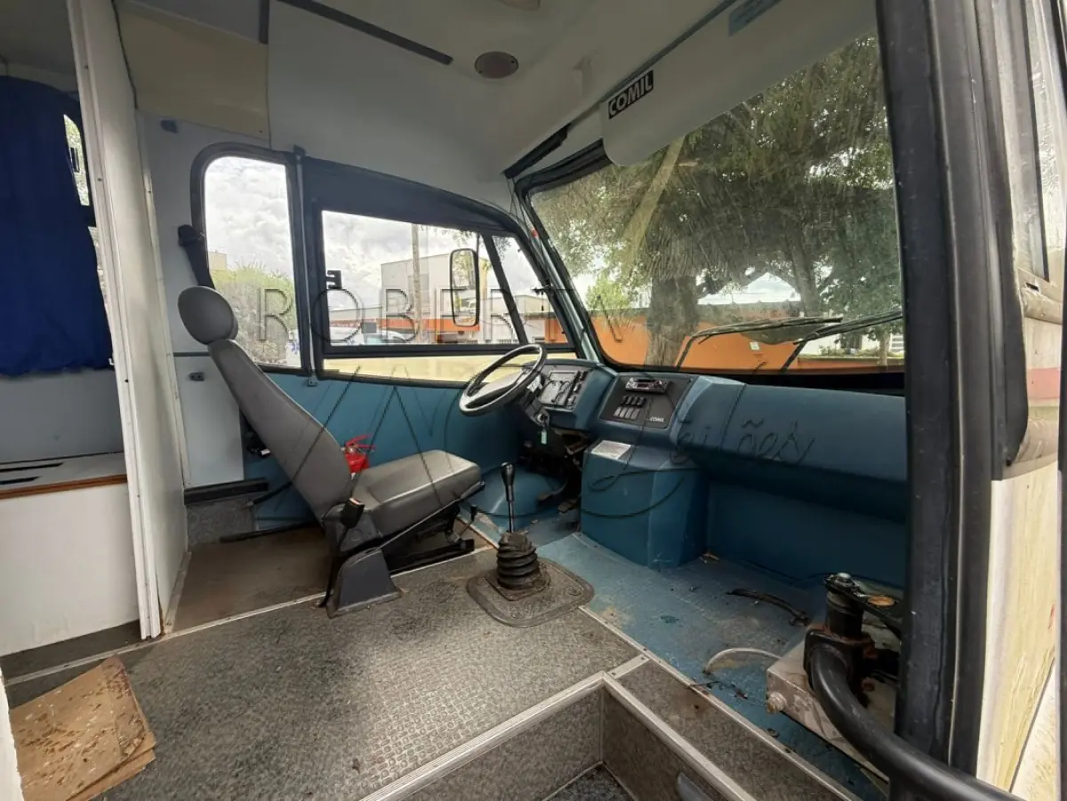 LOTE 003 - VEÍCULO MICROÔNIBUS AMBULÂNCIA, FIAT IVECO, MODELO COMIL BELLA M, DIESEL, CAP. 6,2 TON, 122 CV, COR BRANCA, ANO DE FABRICAÇÃO 2003, MODELO 2004