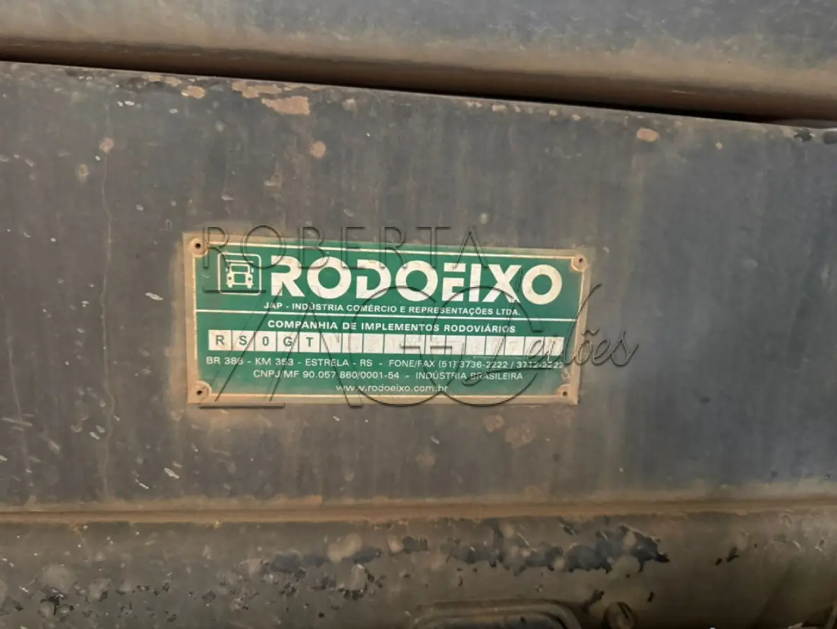 LOTE 001 - Caminhão Ford preto, modelo CARGO 2429, 2012/2013, carroceria basculante preta.