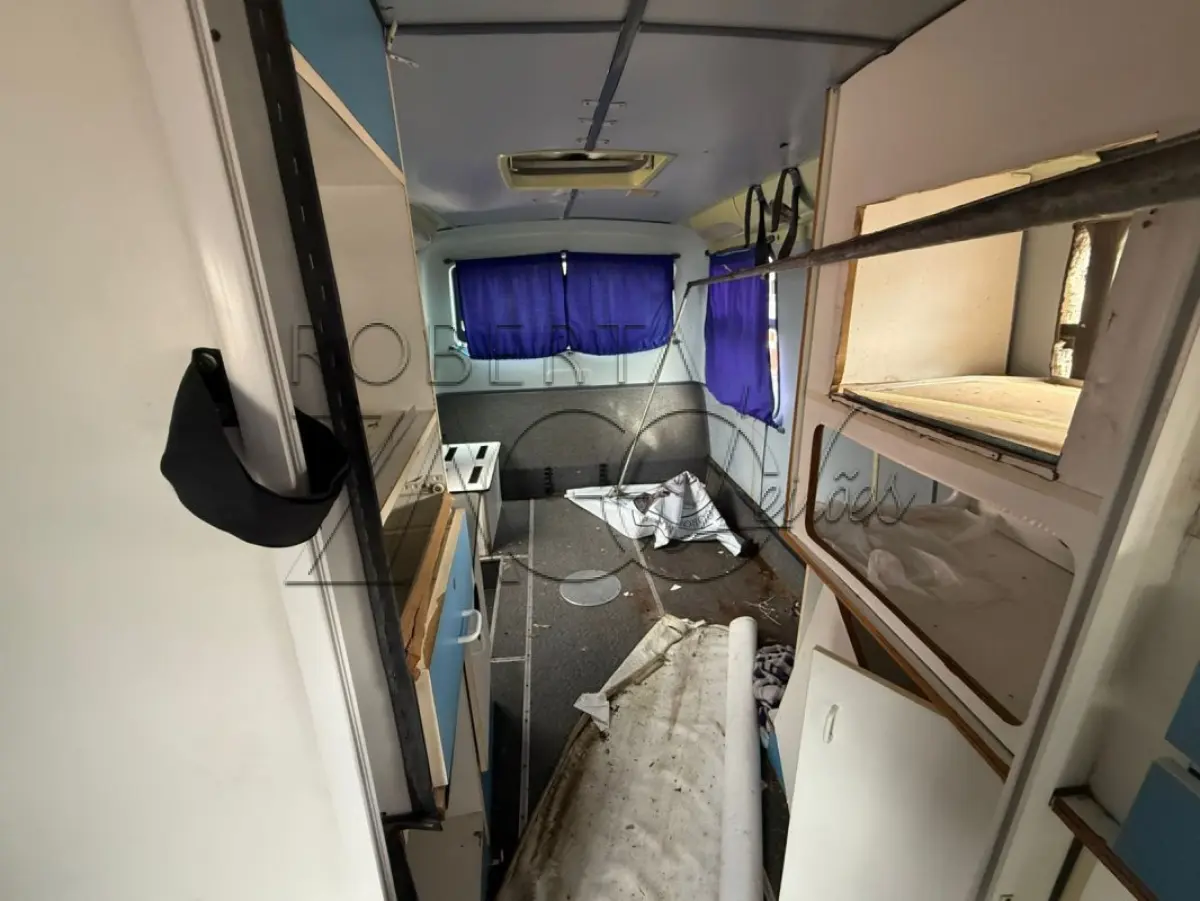 LOTE 003 - VEÍCULO MICROÔNIBUS AMBULÂNCIA, FIAT IVECO, MODELO COMIL BELLA M, DIESEL, CAP. 6,2 TON, 122 CV, COR BRANCA, ANO DE FABRICAÇÃO 2003, MODELO 2004