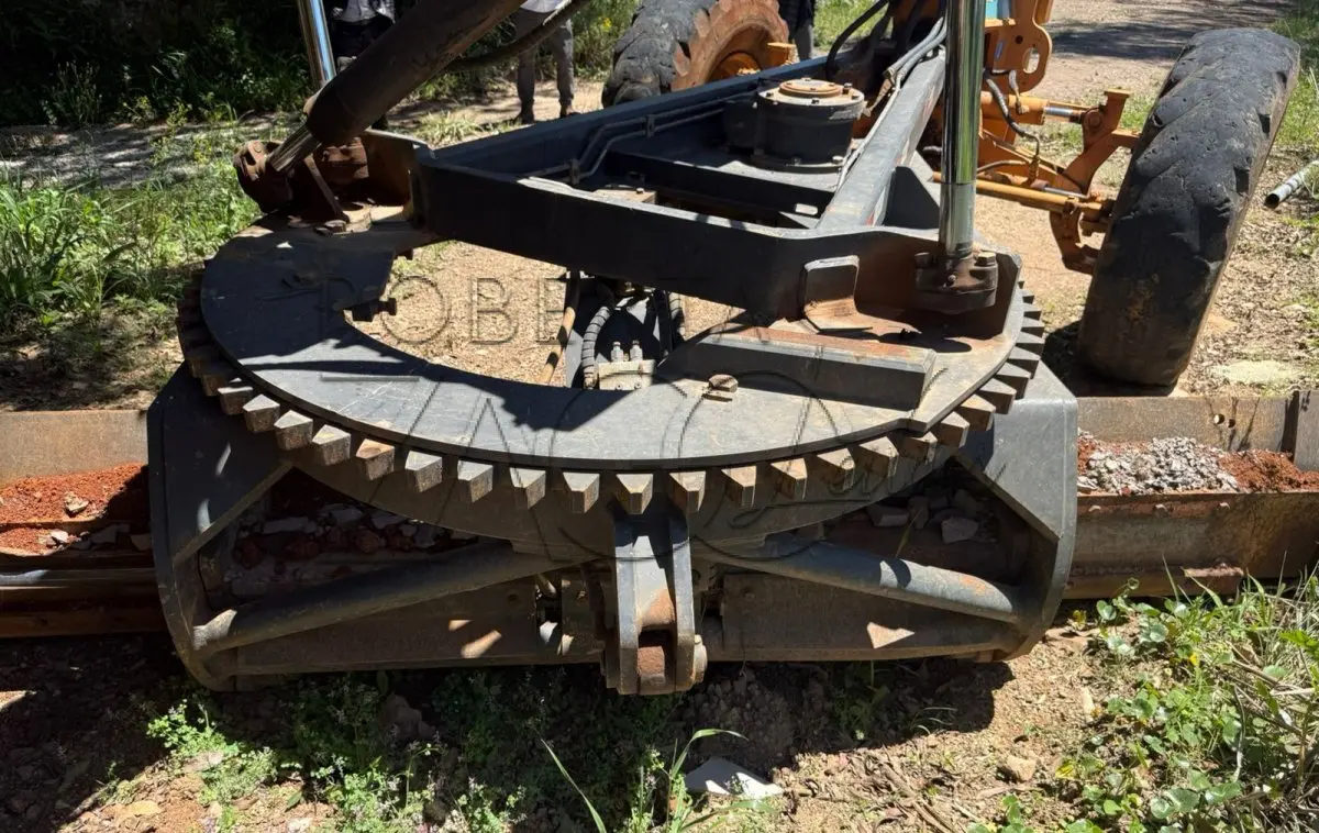 LOTE 003 - Motoniveladora cor laranja CASE, modelo 845B, 2014.