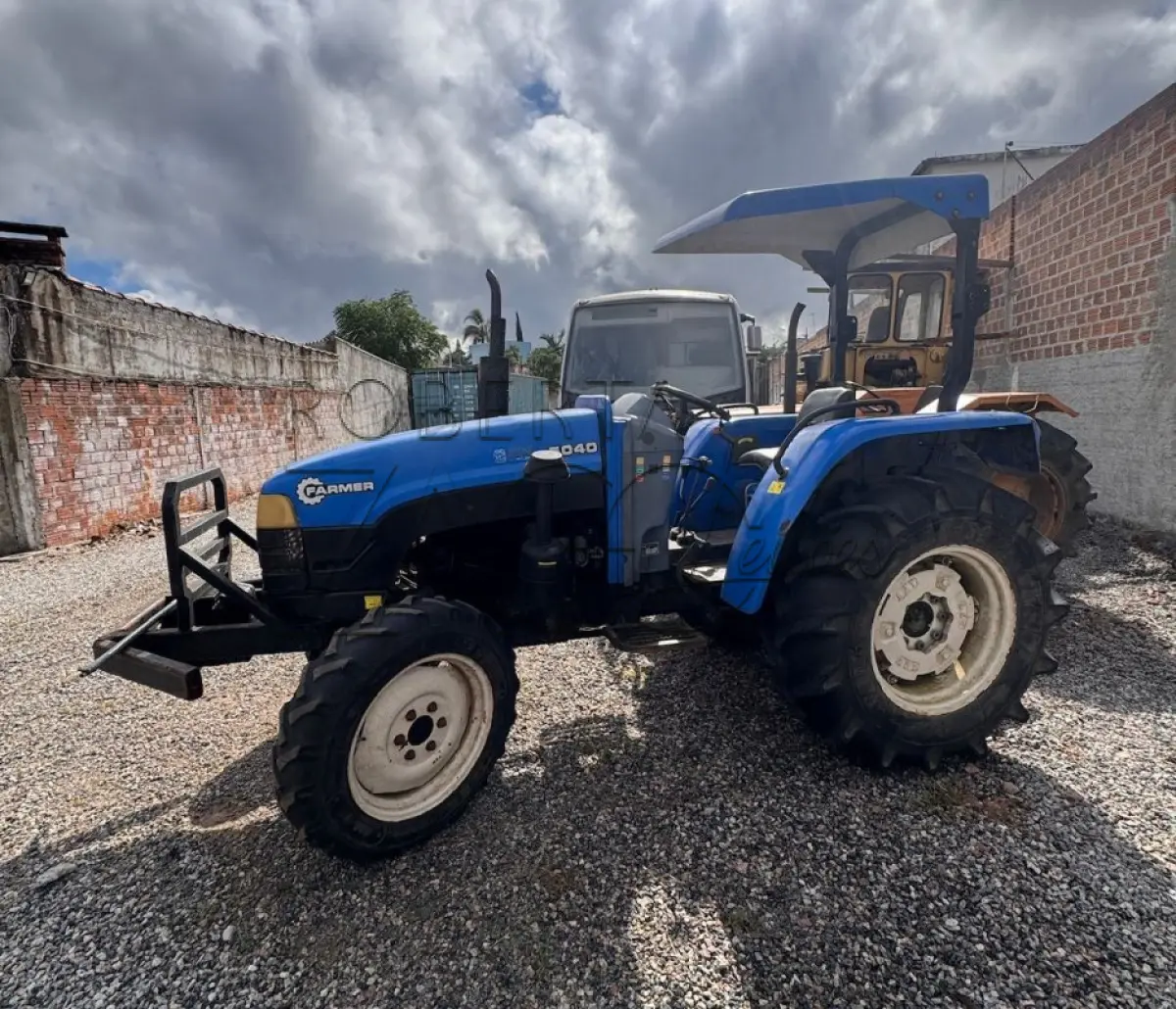 LOTE 001 - Trator, marca Farmer, cor azul, modelo 5040, tracionado, 50cv, ano 2013.