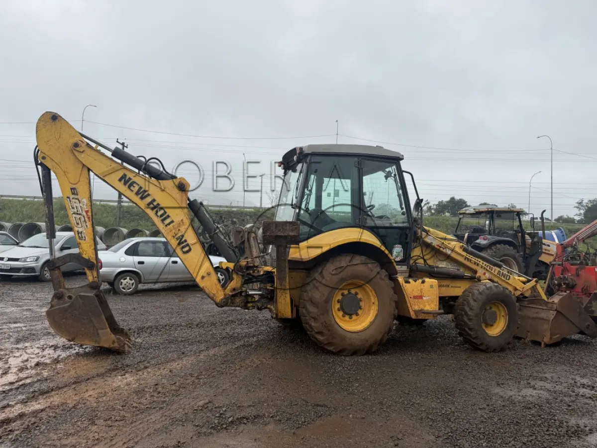 LOTE 003 - RETROESCAVADEIRA MR/NEWHOLLAND TLB B95B1, CABINE FECHADA, ANO 2017/2017.