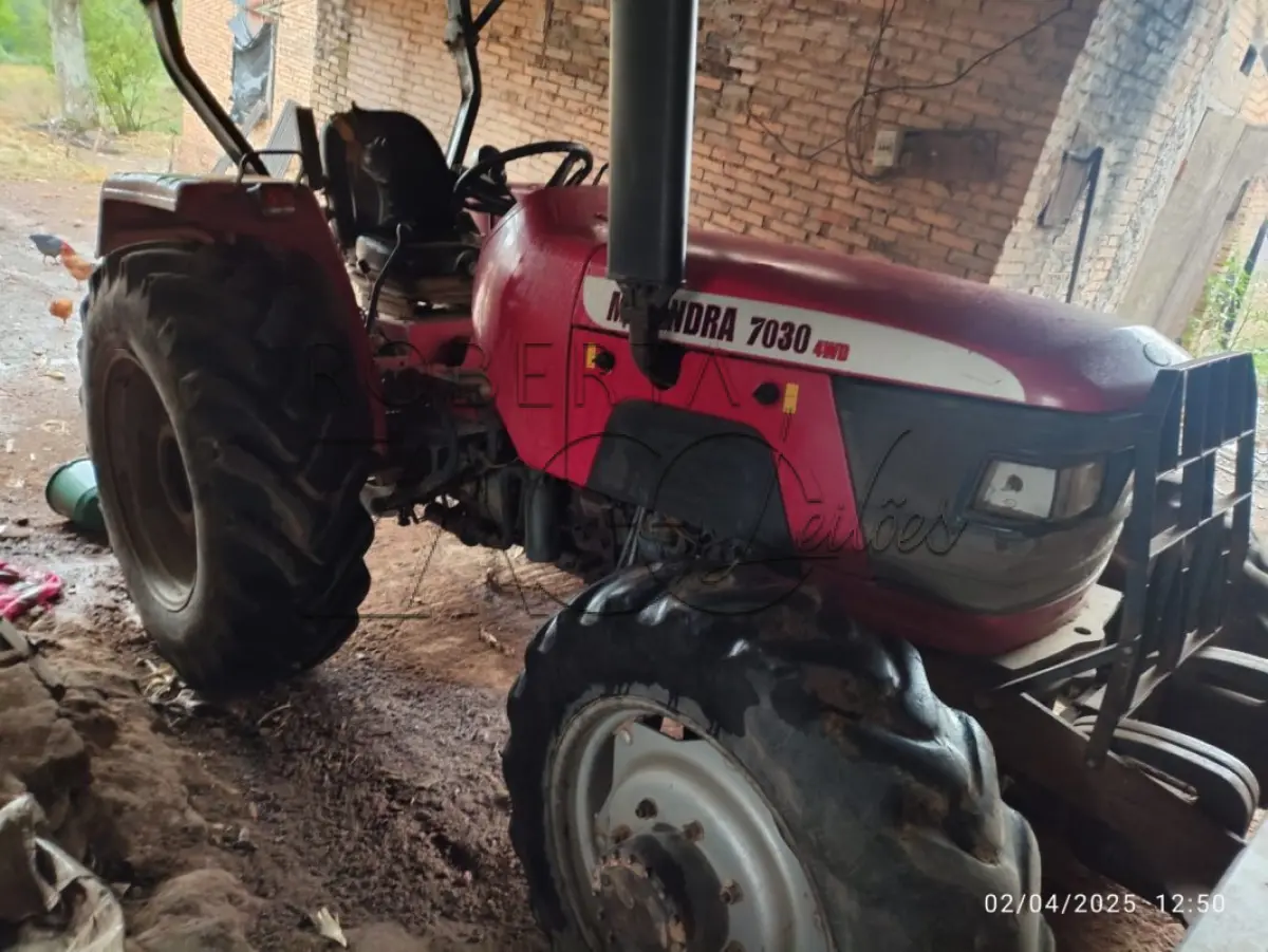 LOTE 001 - TRATOR MAHINDRA,  ANO 2014, MODELO TRATOR DE PNEUS TRACADO 8000 4WD