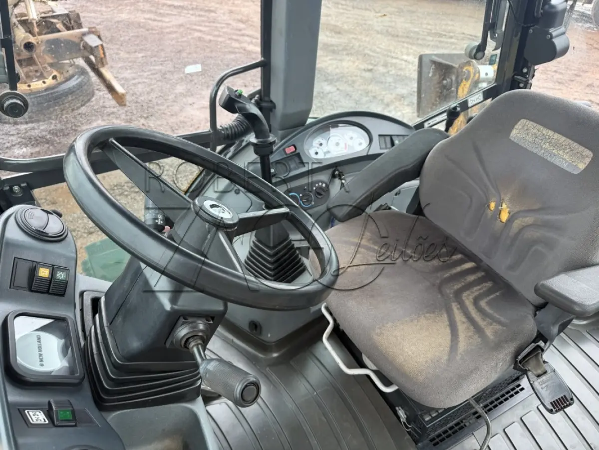 LOTE 003 - RETROESCAVADEIRA MR/NEWHOLLAND TLB B95B1, CABINE FECHADA, ANO 2017/2017.