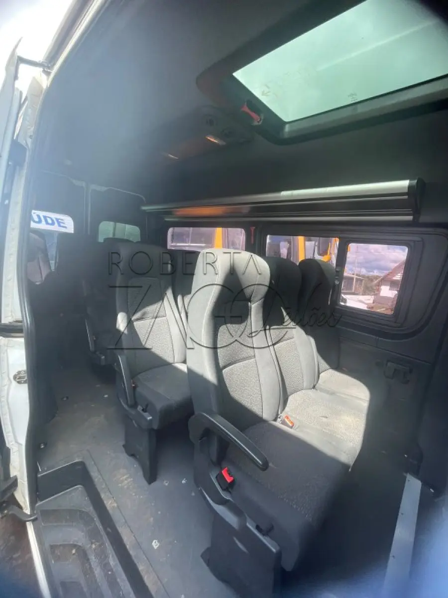 LOTE 003 - VEICULO, M. BENZ 416 CD ISPRINTERM, ANO FAB/MOD: 2021/2022, POTÊNCIA 163 CV, LOTAÇÃO 16 PASSAGEIRO NA COR BRANCA.