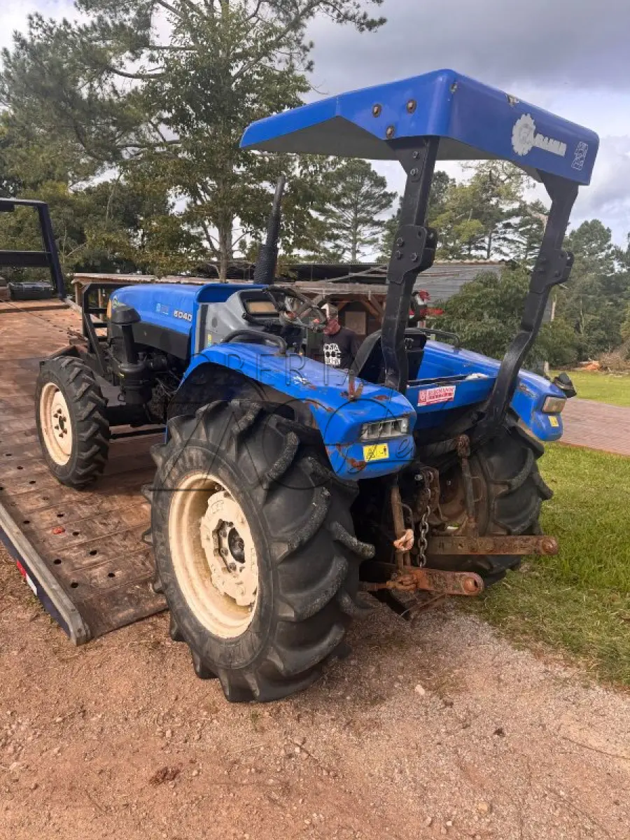 LOTE 001 - Trator, marca Farmer, cor azul, modelo 5040, tracionado, 50cv, ano 2013.