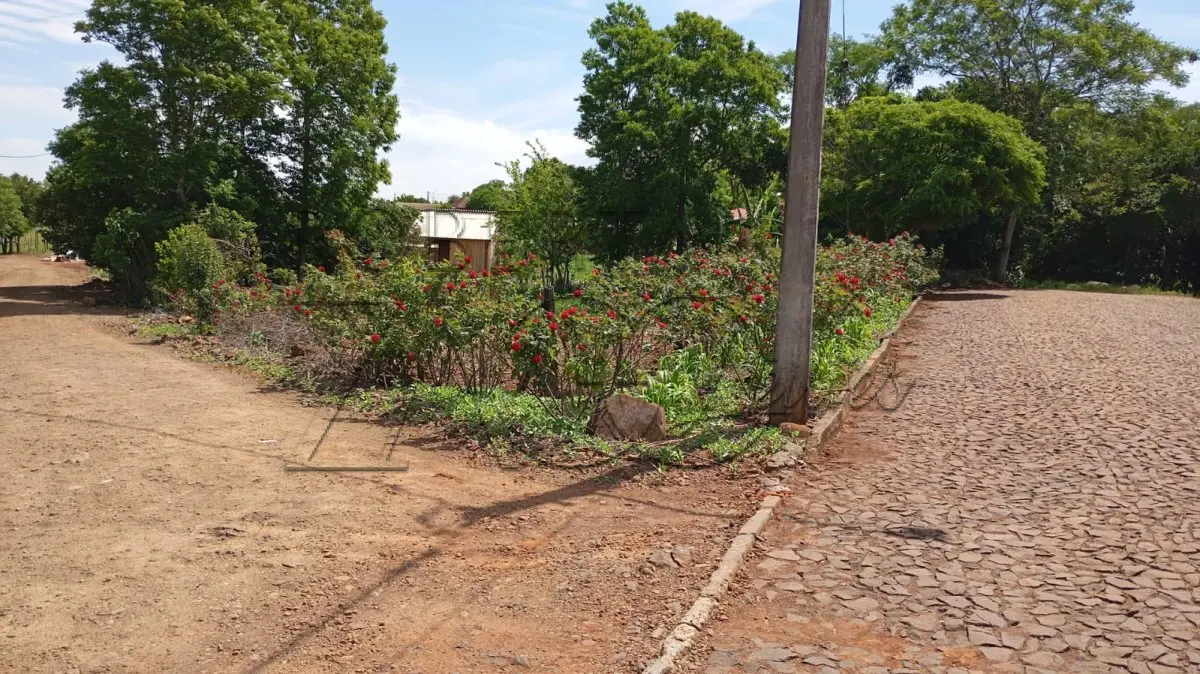 LOTE 011 - Terreno urbano, lote n° 04, quadra n° 15, com área de 546,14m², matrícula 2.300 na Esquina formada pela Rua São Lourenço e Rua Bento Gonçalves, Centro de São Paulo das Missões.