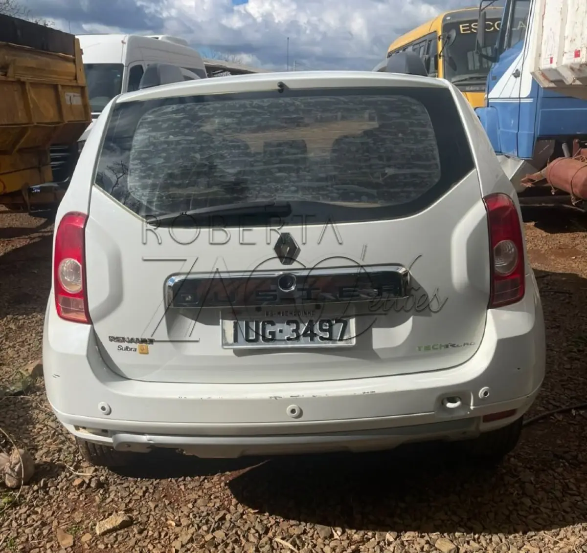 LOTE 004 - VEÍCULO, RENAULT/DUSTER DYNAMIQUE TECH ROAD 2.0, TIPO SUV, 05 PASSAGEIROS, ANO FAB/MODELO 2013, POTÊNCIA 142 CV COR BRANCO.
