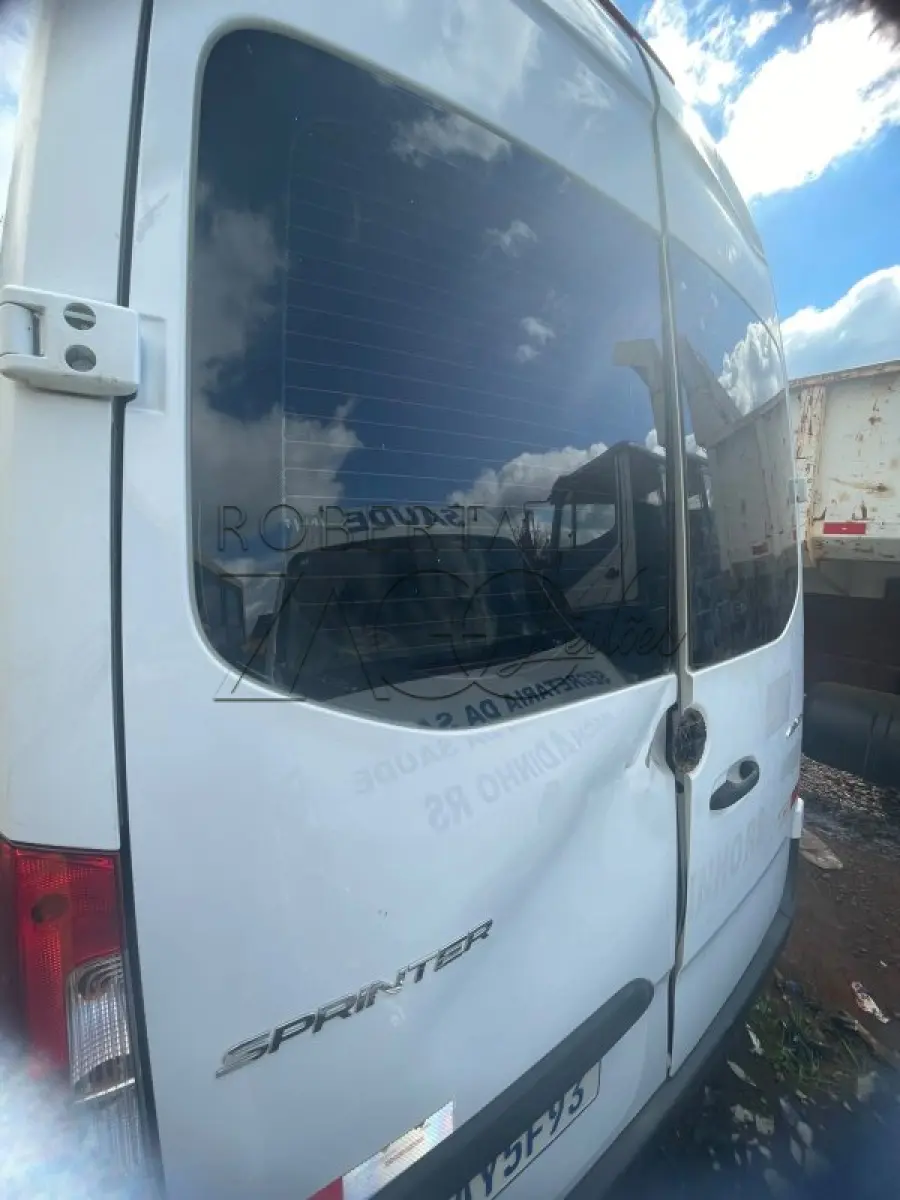 LOTE 003 - VEICULO, M. BENZ 416 CD ISPRINTERM, ANO FAB/MOD: 2021/2022, POTÊNCIA 163 CV, LOTAÇÃO 16 PASSAGEIRO NA COR BRANCA.