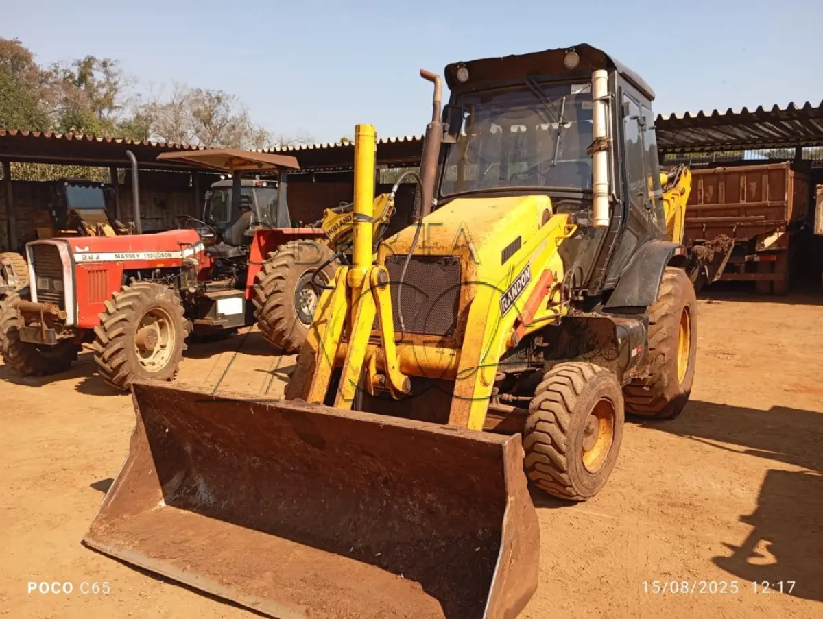 LOTE 001 - Máquina pesada Retroescavadeira Randon 4x4 RD 406 Nº 12 GABINADA ANO 2017.