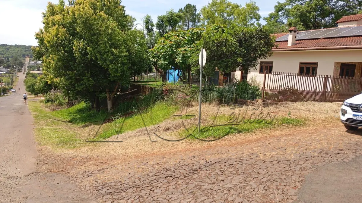 LOTE 014 - Terreno urbano, lote n° 01, quadra n° 120, com área de 270,00m², matrícula 3.950 na Esquina formada pela Rua Vereador Osvaldo Kuhn e Avenida do Comércio, Centro de São Paulo das Missões.