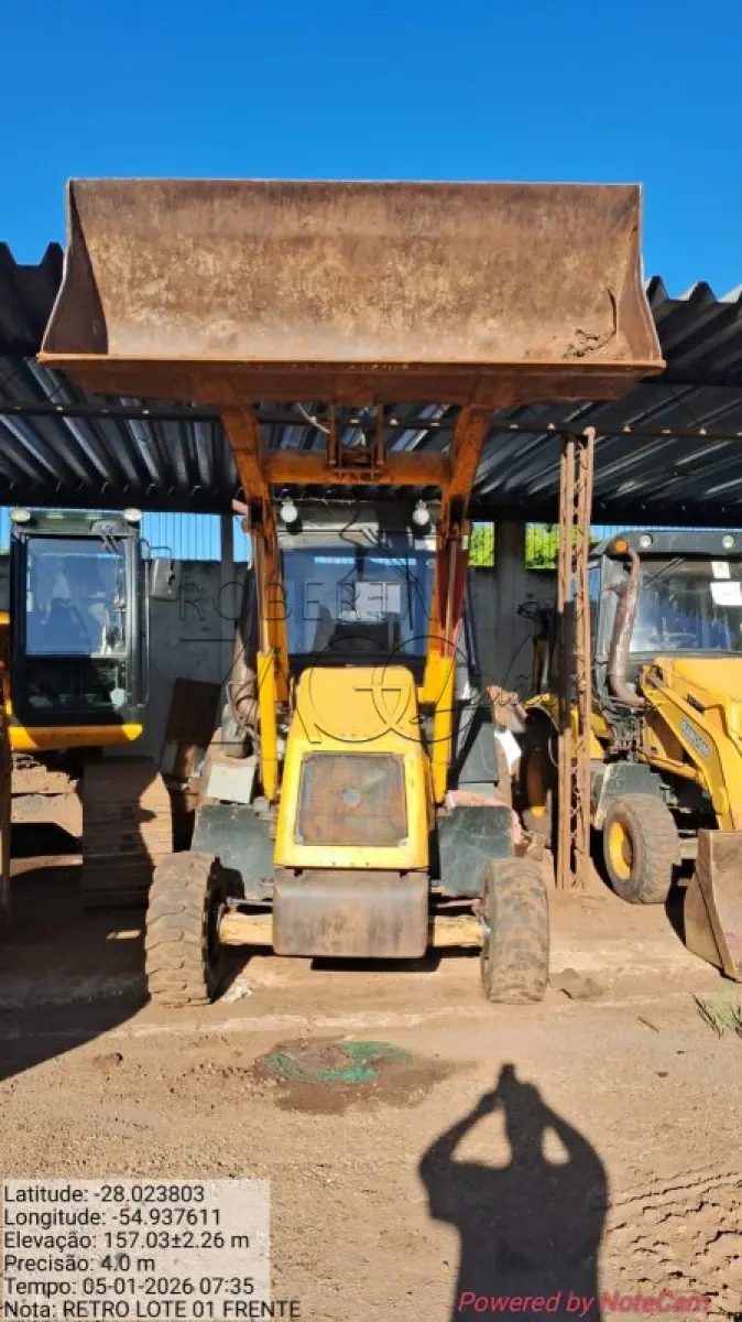 LOTE 001 - Máquina pesada Retroescavadeira Randon 4x4 RD 406 Nº 12 GABINADA ANO 2017.