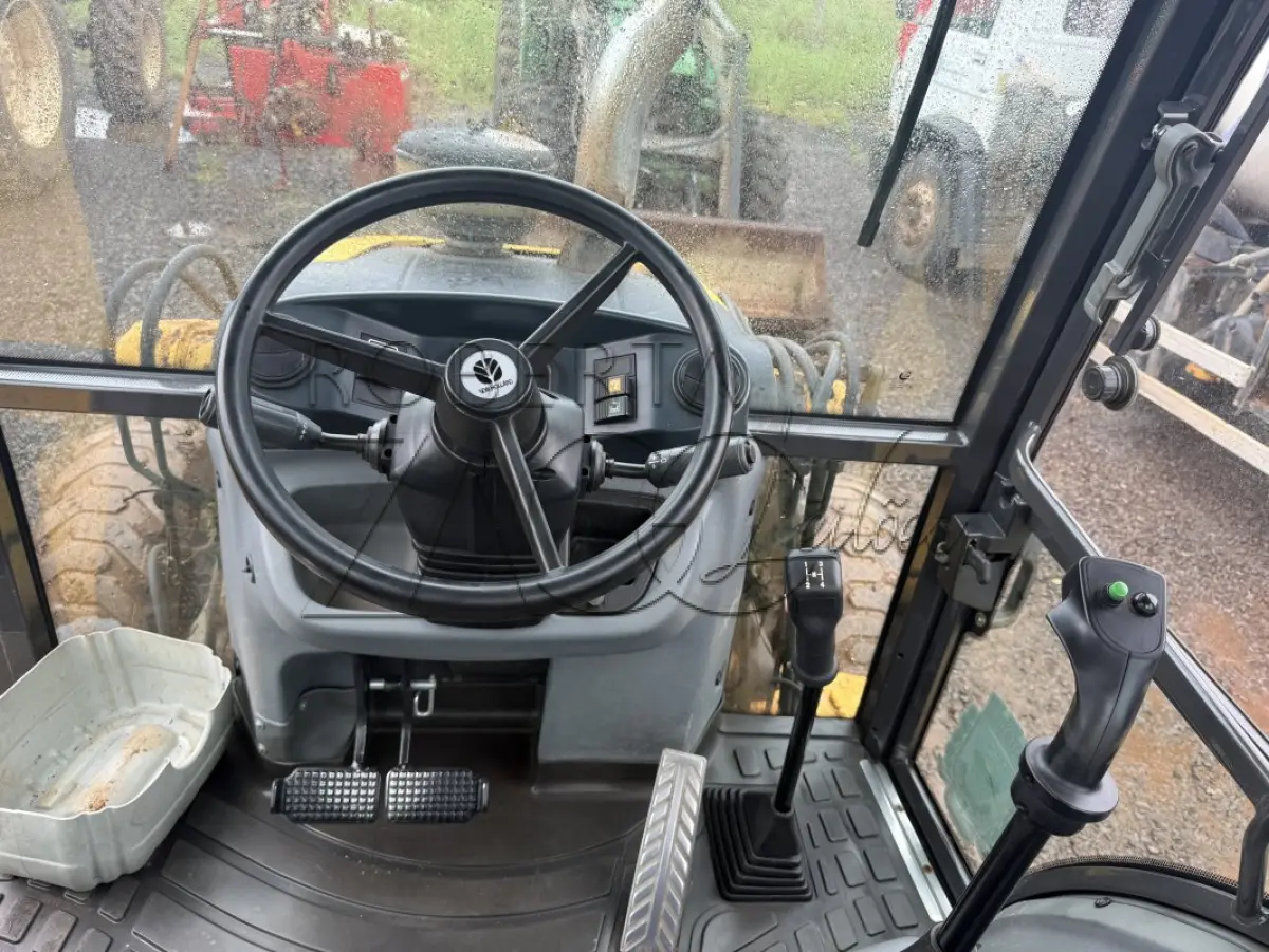 LOTE 003 - RETROESCAVADEIRA MR/NEWHOLLAND TLB B95B1, CABINE FECHADA, ANO 2017/2017.