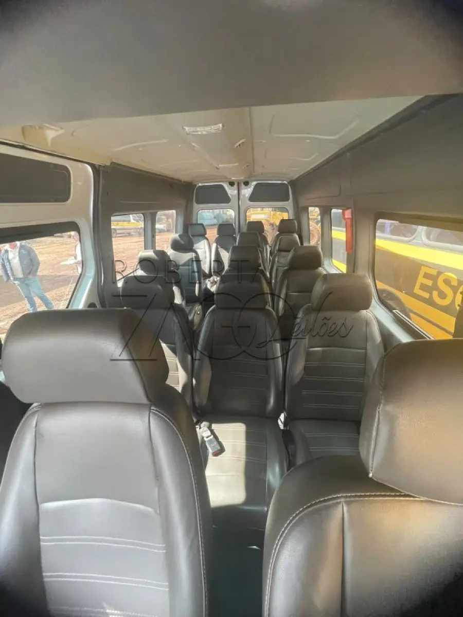 LOTE 002 - VEICULO, RENAULT/MASTER CLASSYVAN, ANO FAB/MOD: 2017/2018, POTÊNCIA 130 CV, LOTAÇÃO 16 PASSAGEIRO NA COR BRANCA.
