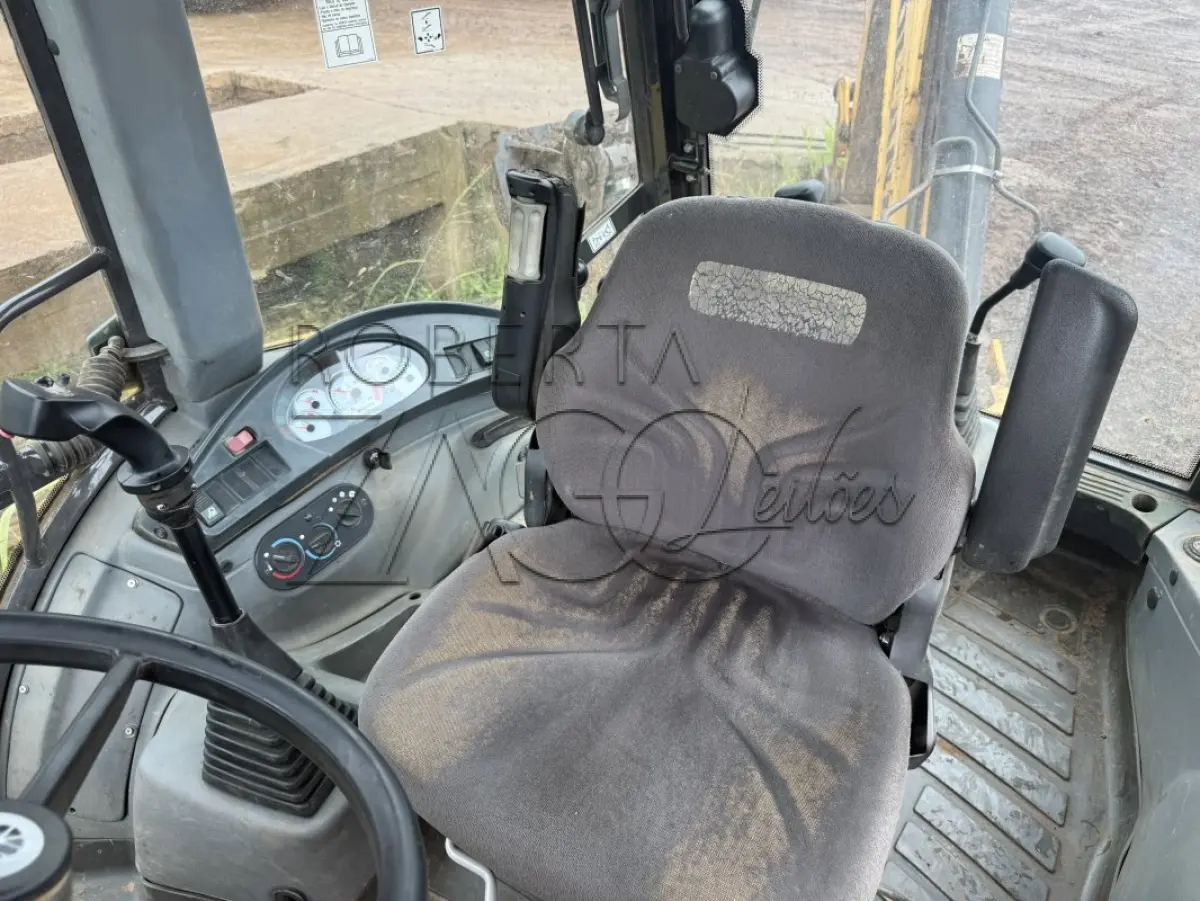 LOTE 002 - RETROESCAVADEIRA MR/NEWHOLLAND TLB B95B1, CABINE FECHADA,  ANO 2017/2017.