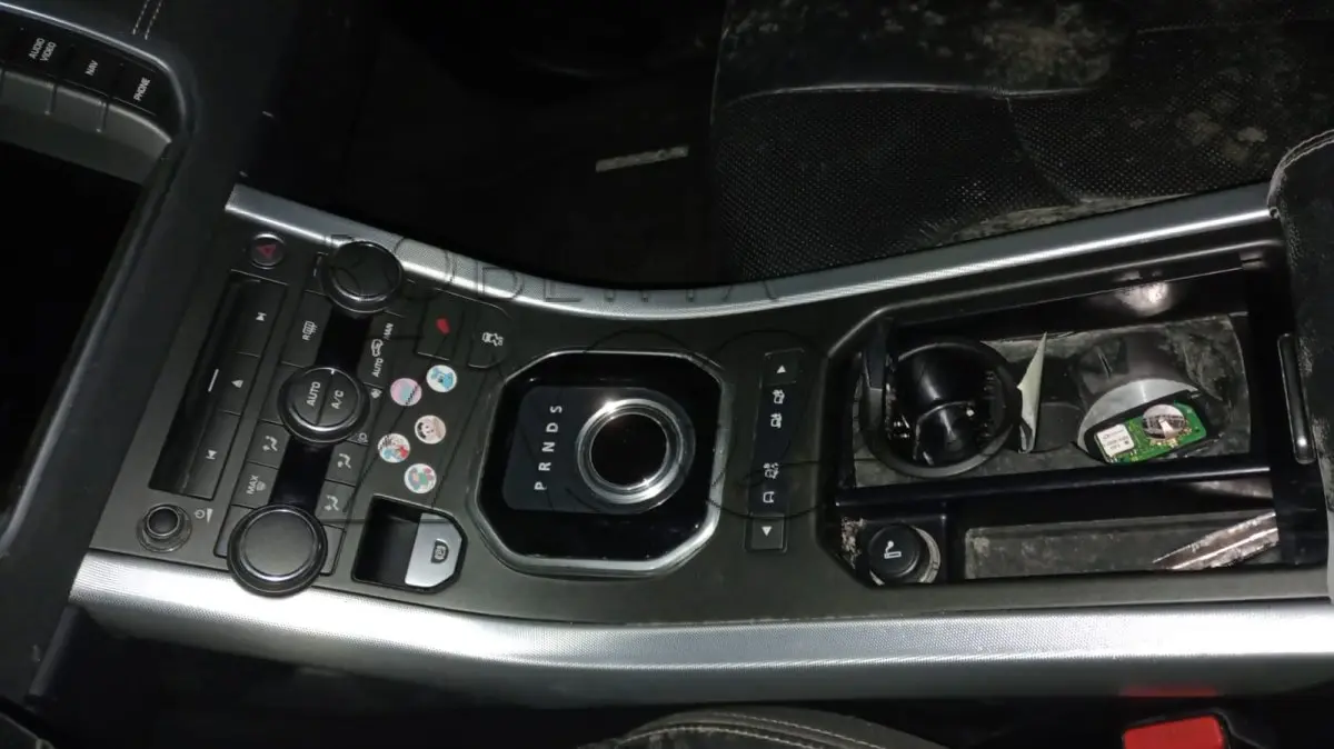 LOTE 016 - Automóvel I/LR Evoque Dynamique 5D, placa MLL-1328, ano/modelo 2013/2013, cor branca.
