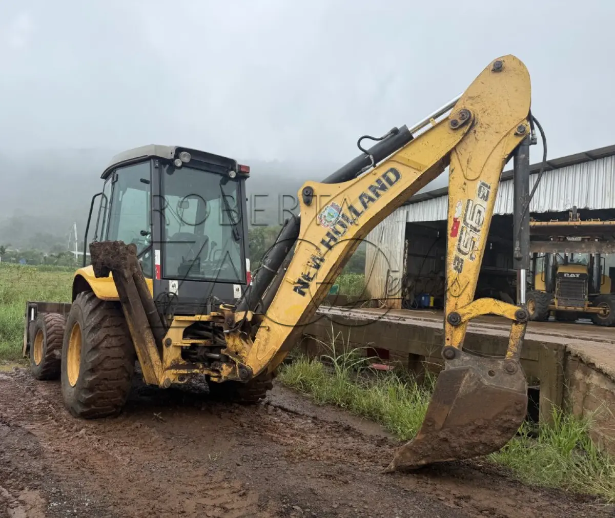 LOTE 002 - RETROESCAVADEIRA MR/NEWHOLLAND TLB B95B1, CABINE FECHADA,  ANO 2017/2017.
