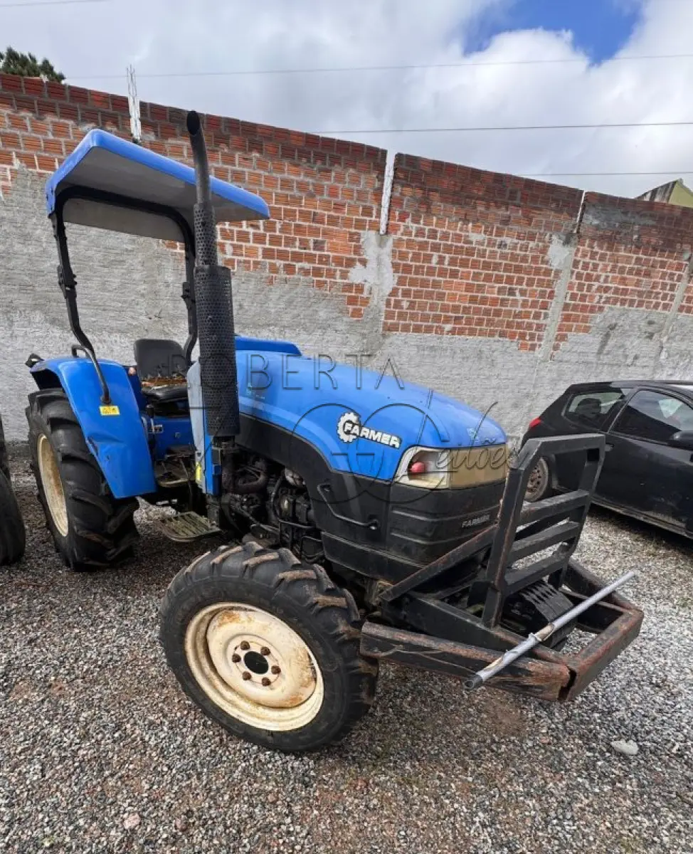 LOTE 001 - Trator, marca Farmer, cor azul, modelo 5040, tracionado, 50cv, ano 2013.