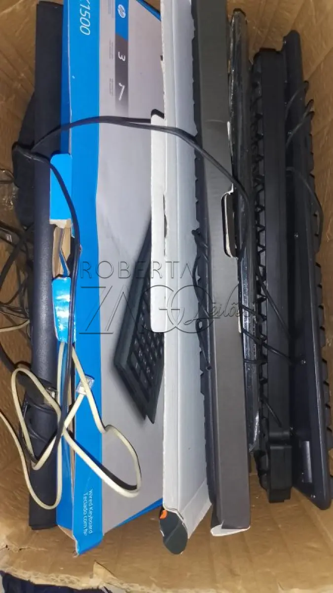 LOTE 022 - SUCATAS EM GERAL: materiais diversos e equipamentos hospitalares (Sec. Saúde)