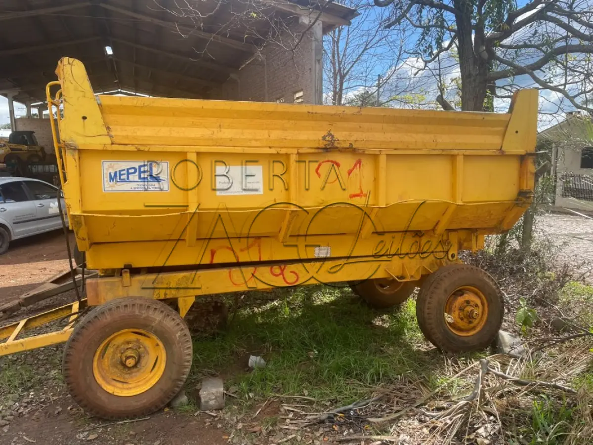 LOTE 009 - UM VAGÃO FORRAGEIRO BASCULANTE, MARCA MEPEL, CAPACIDADE DE 6 TONELADAS.