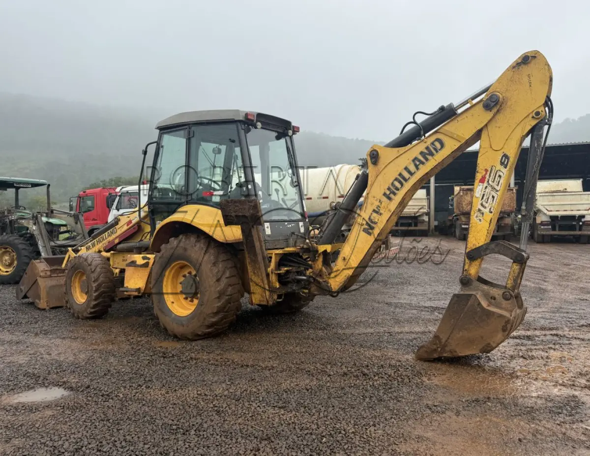 LOTE 003 - RETROESCAVADEIRA MR/NEWHOLLAND TLB B95B1, CABINE FECHADA, ANO 2017/2017.