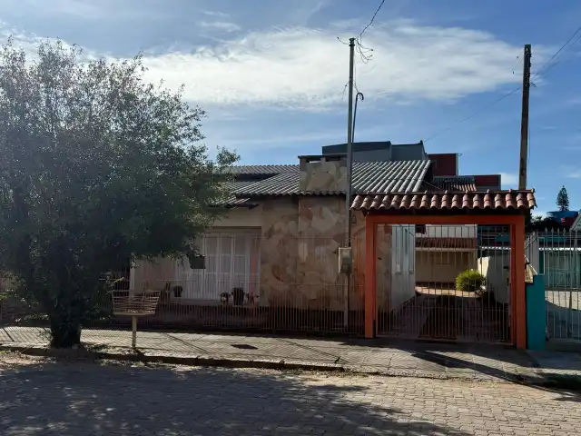 Excelente Imóvel na Rua Belarmina Chinepe nº 175 no Bairro Olaria em Camaquã/RS.