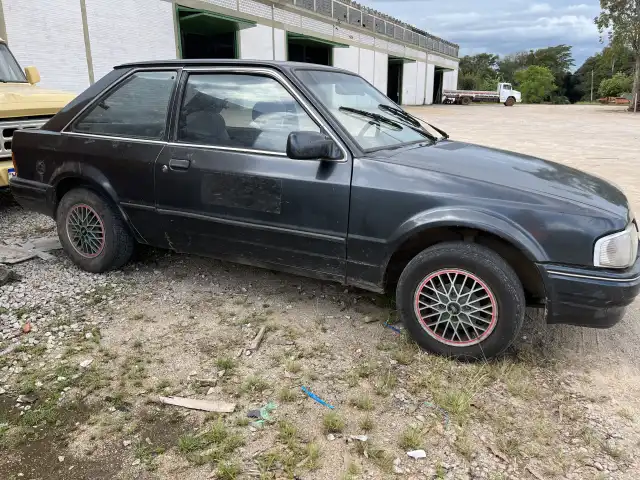 Leilão de 01 Veículo Ford/Escort GL fab./modelo 1991/1991