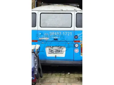 Veículo VW/Kombi de placa IEL2941, ano /modelo 1993, cor branca.