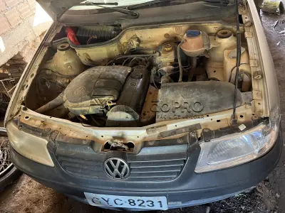 LOTE 001 - Veículo Volkswagen Gol 1.0 2001/2002 cor prata