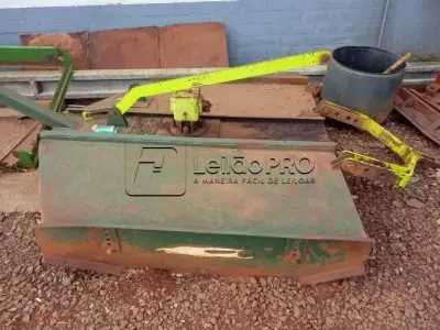 LOTE 003 - ROÇADEIRA DE HIDRÁULICO PARA TRATOR