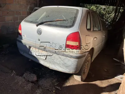 LOTE 001 - Veículo Volkswagen Gol 1.0 2001/2002 cor prata