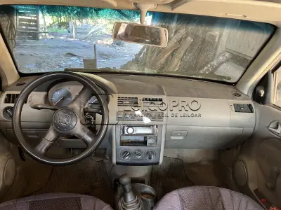 LOTE 001 - Veículo Volkswagen Gol 1.0 2001/2002 cor prata