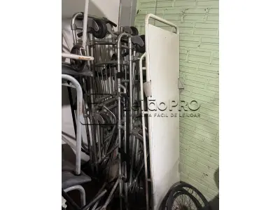 LOTE 008 - Lote de sucata diversas: material de informática, televisores, bebedouros, fogões, mobiliários, cadeira odontológica, material médico hospitalar, ventiladores