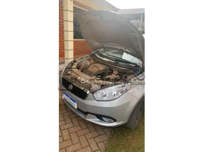 LOTE 004 - Automóvel Marca: Fiat - Modelo: Grand Siena Attractive 1.0 - Ano/Modelo: 2019/2019 - 04 portas - 05 Passageiros - 75 CV - Cor: Prata