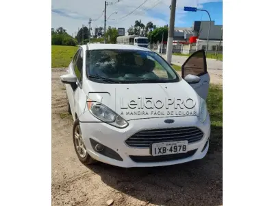 LOTE 001 - Veículo Ford/Fiesta SD 1.6 SEAD Ano/Modelo 2015/2016, Branco