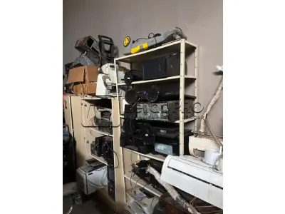 LOTE 014 - Lote de inservíveis: de informática/escritório/saúde/escola, moveis e utensílios em geral.