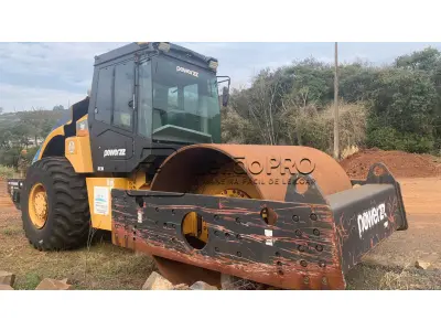 LOTE 007 - Rolo Compactador Powerzz - Modelo 818A - Ano: 03/2017 - Combustível: Diesel