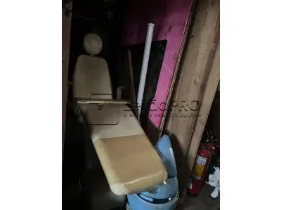 LOTE 008 - Lote de sucata diversas: material de informática, televisores, bebedouros, fogões, mobiliários, cadeira odontológica, material médico hospitalar, ventiladores