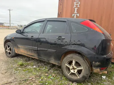 LOTE 001 - Veículo FORD FOCUS 1.8L HA, Cor Preta, Ano/Modelo 2002/2003.