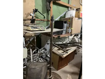 LOTE 008 - Lote de sucata diversas: material de informática, televisores, bebedouros, fogões, mobiliários, cadeira odontológica, material médico hospitalar, ventiladores