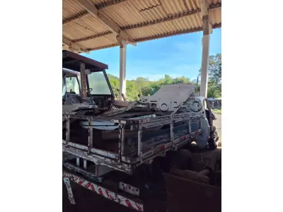 LOTE 008 - Caminhonete Chevrolet D10, cor branca, ano/modelo 1981/1981.