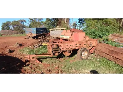 LOTE 008 - Enfardadeira de nogueira modelo Ap 41n ano 2002