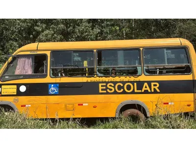 LOTE 010 - Ônibus escolar a Diesel modelo F1C, 2011/2012, Iveco, Turbo 04 cilindros, placas ISV 7814