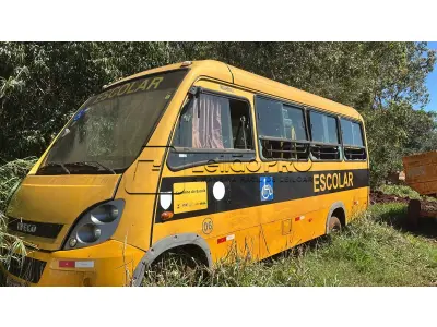LOTE 010 - Ônibus escolar a Diesel modelo F1C, 2011/2012, Iveco, Turbo 04 cilindros, placas ISV 7814
