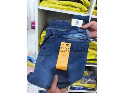 LOTE 001 - 125 Calças Jeans de variados modelos feminino e masculino de marcas diversas
