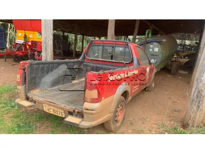 LOTE 002 - Camionete Fiat Strada Working CS, Ano/Modelo 2013/2014, Vermelha