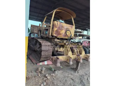 LOTE 014 - Trator esteira Caterpillar D-6 ano 1990 cor amarela, cod. patrimônio 30957, em funcionamento