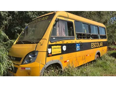 LOTE 010 - Ônibus escolar a Diesel modelo F1C, 2011/2012, Iveco, Turbo 04 cilindros, placas ISV 7814