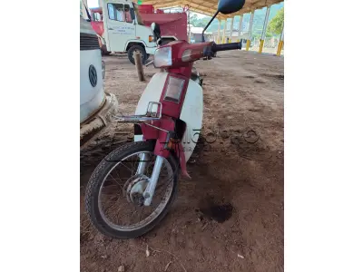 LOTE 006 - Motocicleta Honda Dream C100 – cor vermelha, ano, modelo 1994.