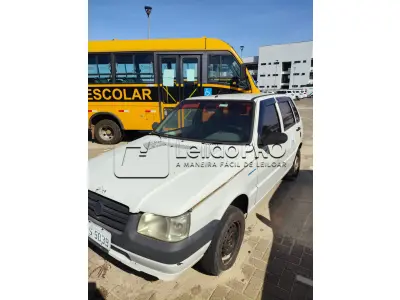 LOTE 003 - Um veículo Fiat Uno Mille, cor branca, ano/modelo 2009/2010